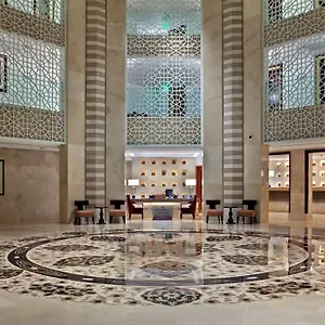 Hilton & 5* Luksor